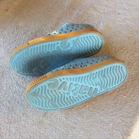 Native Shoes - Picture 2 of 3